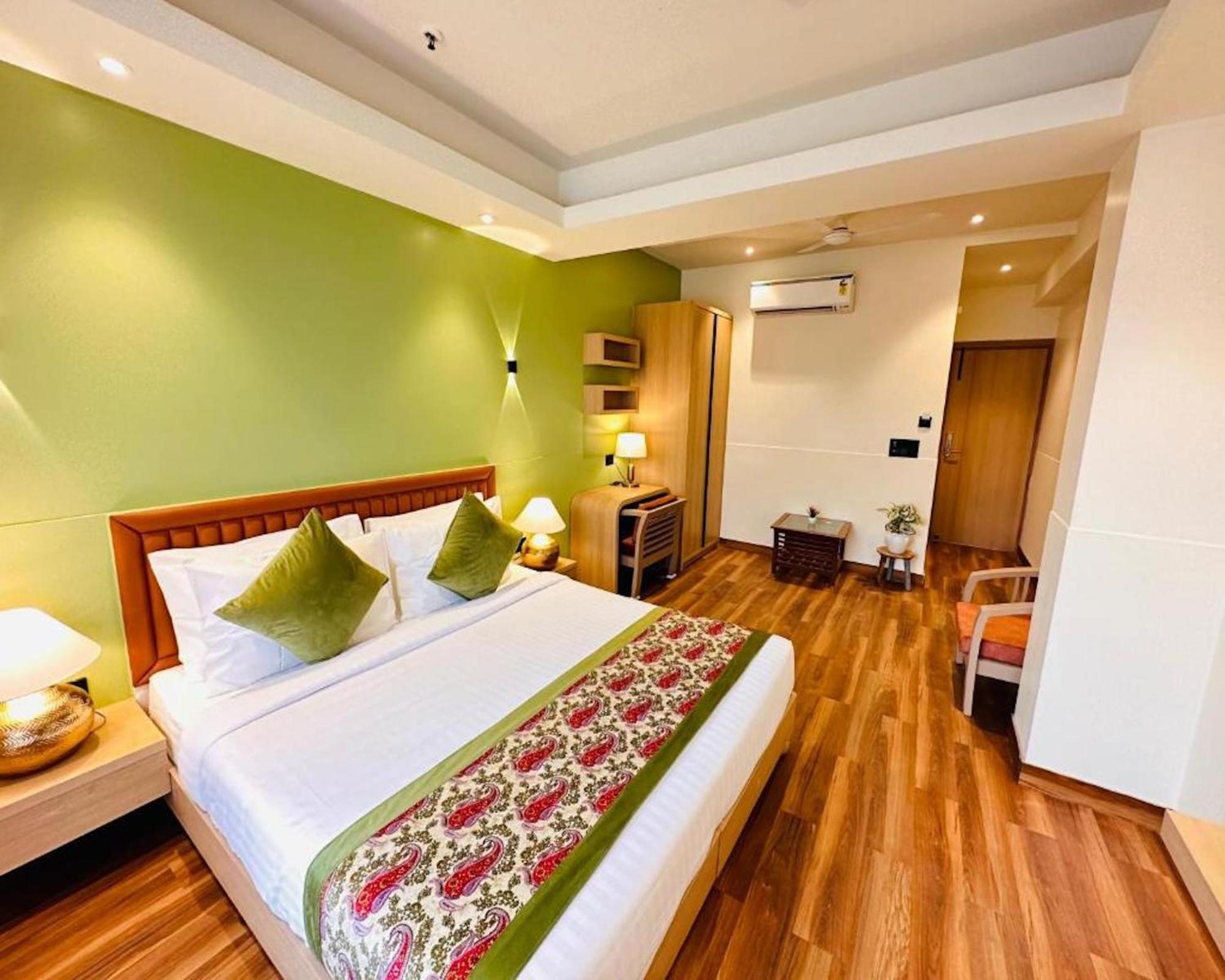 Crown Hotel Agra Near Taj Mahal Exterior photo